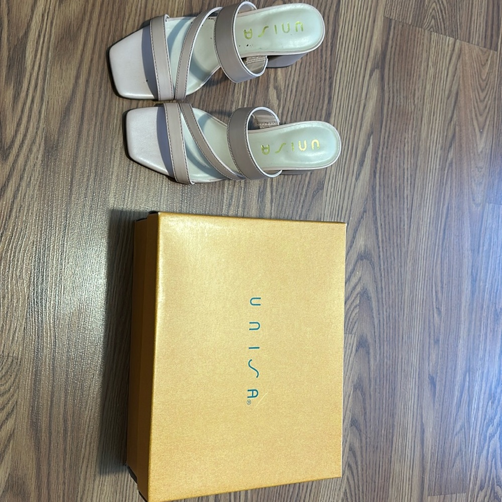 Unsia light pink heels